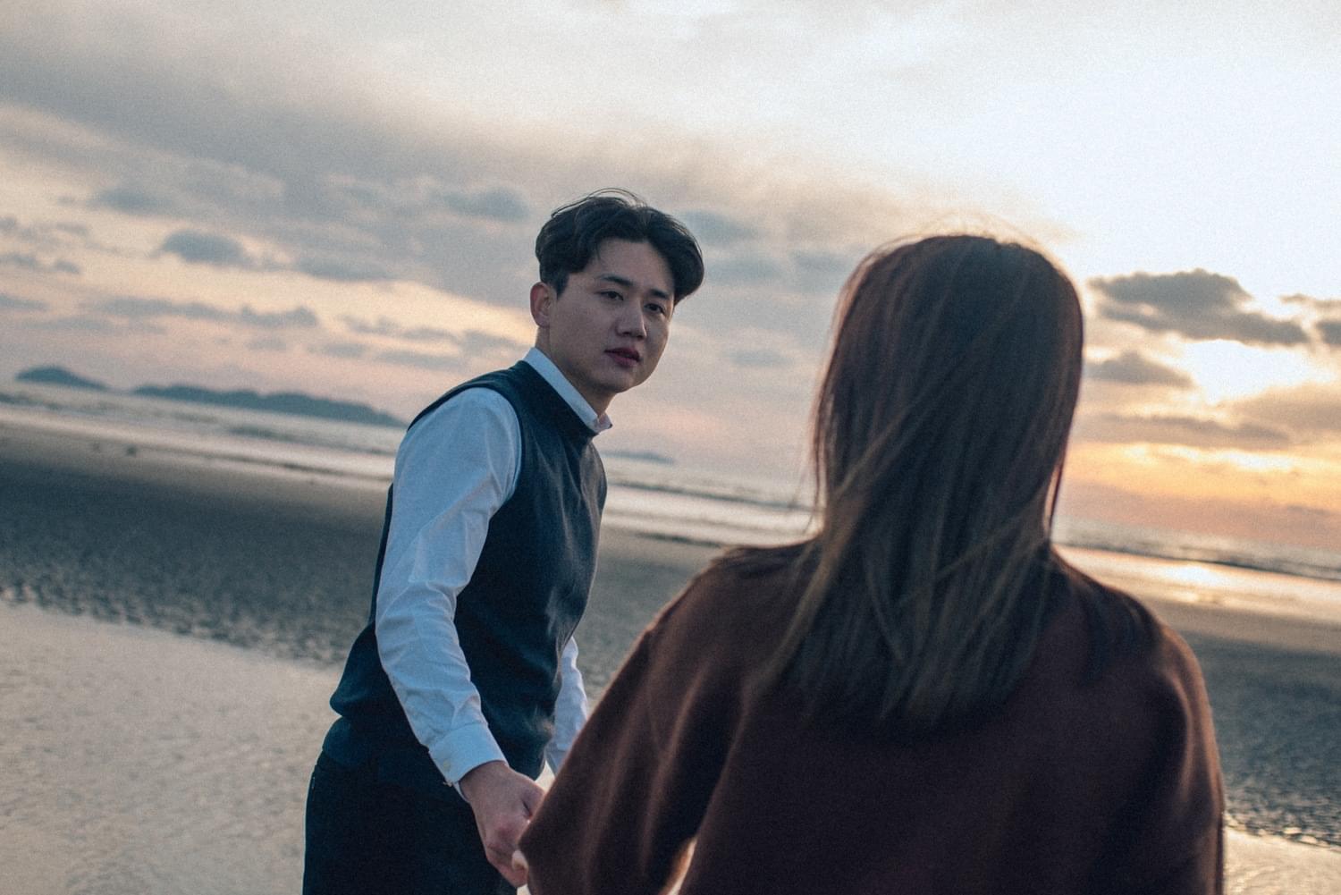 바다에서 커플촬영