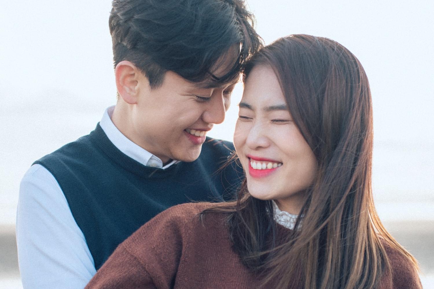 바다에서 커플촬영