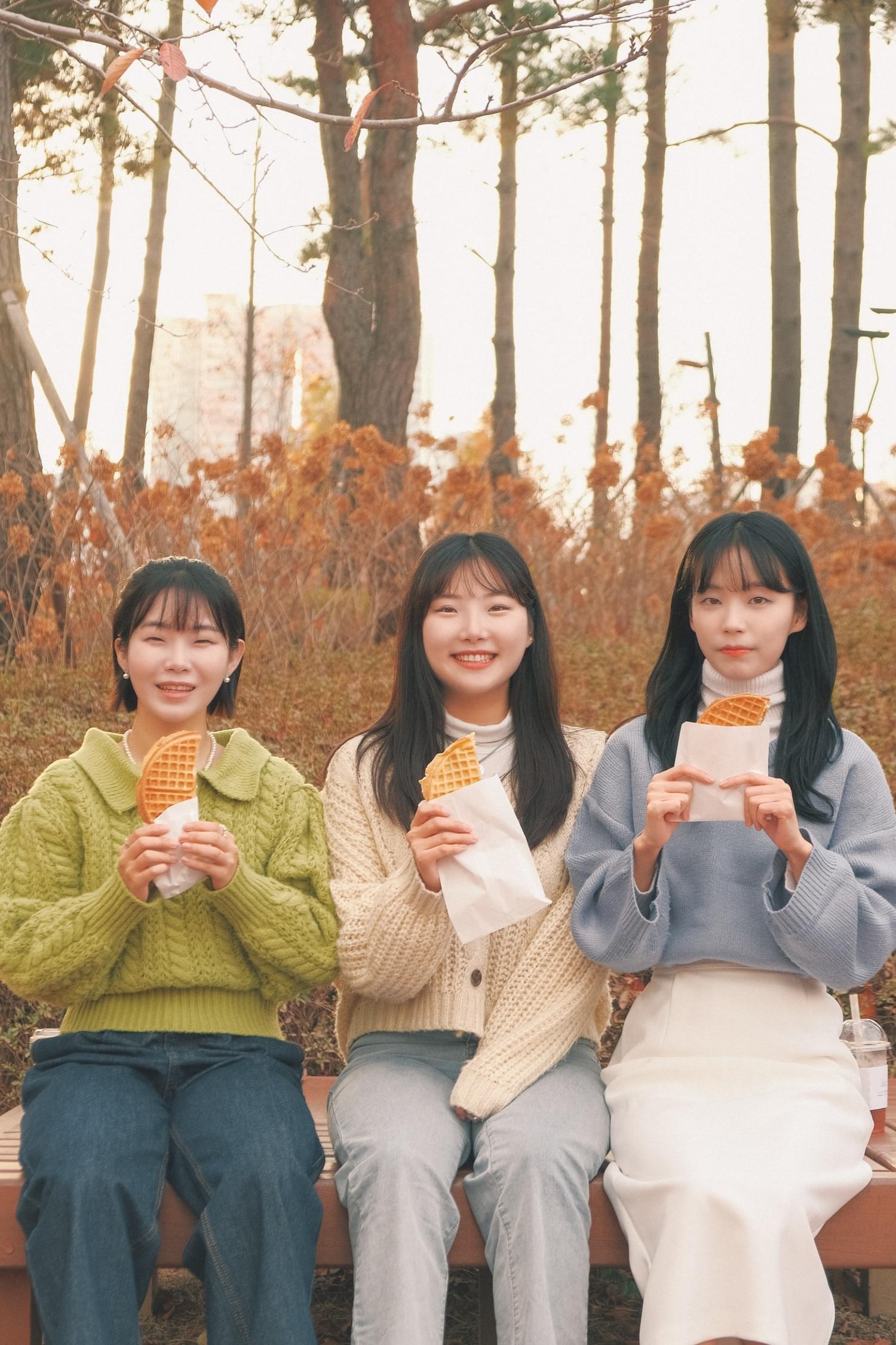 추억 가득한 공원 우정스냅 촬영